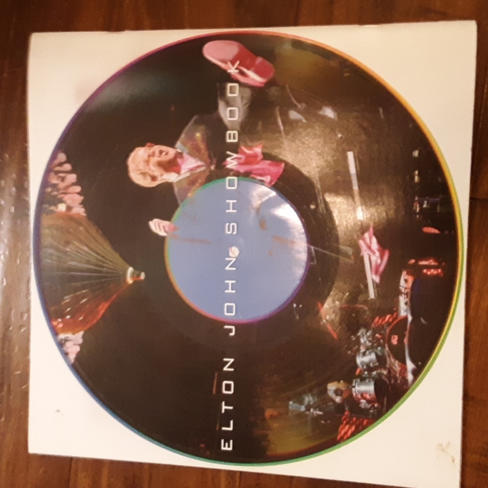 ELTON JOHN SHOWBOOK - Picture 2 of 4